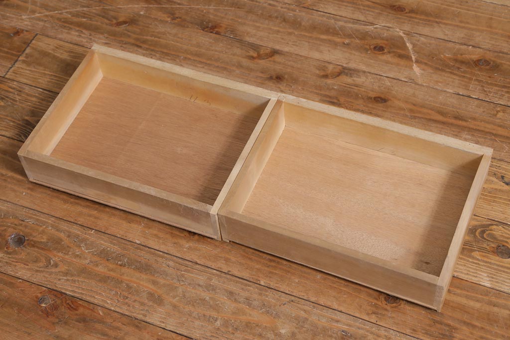 【簡易リペア限定品】レトロ家具　昭和レトロ　ダイヤガラス入り　古い木の落ち着いた雰囲気が魅力のブックケース(本棚、本箱)(R-038442)