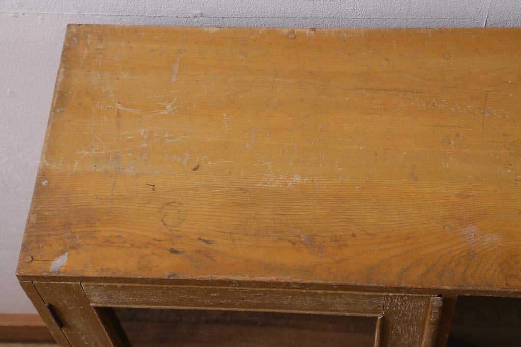 【簡易リペア限定品】レトロ家具　昭和レトロ　ダイヤガラス入り　古い木の落ち着いた雰囲気が魅力のブックケース(本棚、本箱)(R-038442)