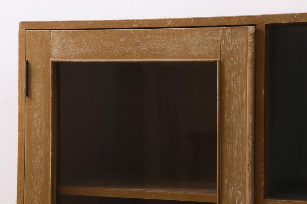 【簡易リペア限定品】レトロ家具　昭和レトロ　ダイヤガラス入り　古い木の落ち着いた雰囲気が魅力のブックケース(本棚、本箱)(R-038442)