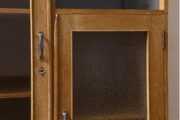 【簡易リペア限定品】レトロ家具　昭和レトロ　ダイヤガラス入り　古い木の落ち着いた雰囲気が魅力のブックケース(本棚、本箱)(R-038442)