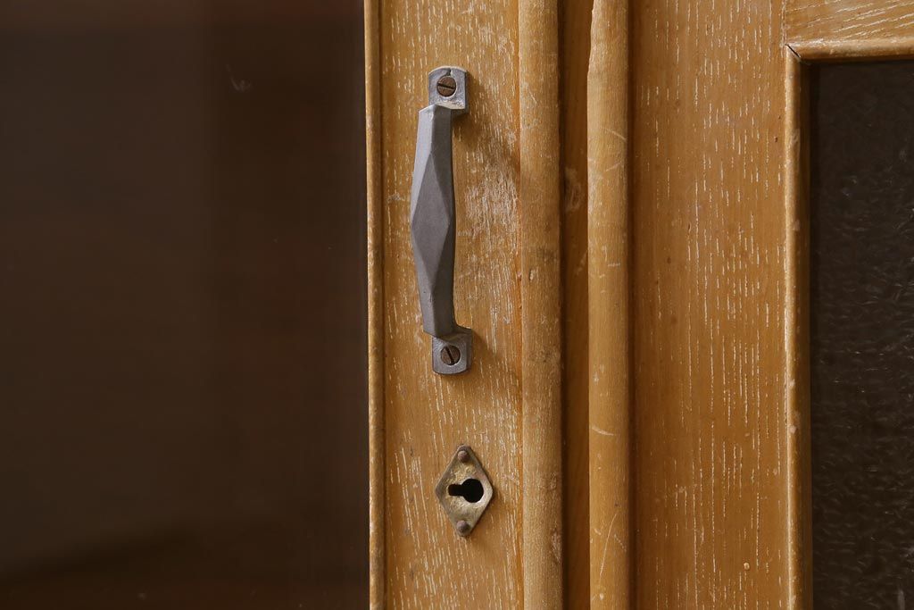 【簡易リペア限定品】レトロ家具　昭和レトロ　ダイヤガラス入り　古い木の落ち着いた雰囲気が魅力のブックケース(本棚、本箱)(R-038442)