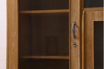 【簡易リペア限定品】レトロ家具　昭和レトロ　ダイヤガラス入り　古い木の落ち着いた雰囲気が魅力のブックケース(本棚、本箱)(R-038442)