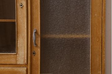 【簡易リペア限定品】レトロ家具　昭和レトロ　ダイヤガラス入り　古い木の落ち着いた雰囲気が魅力のブックケース(本棚、本箱)(R-038442)