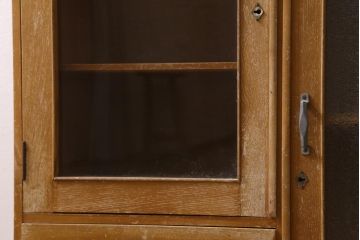 【簡易リペア限定品】レトロ家具　昭和レトロ　ダイヤガラス入り　古い木の落ち着いた雰囲気が魅力のブックケース(本棚、本箱)(R-038442)