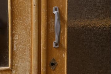 【簡易リペア限定品】レトロ家具　昭和レトロ　ダイヤガラス入り　古い木の落ち着いた雰囲気が魅力のブックケース(本棚、本箱)(R-038442)