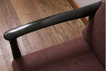 ビンテージ家具　松本民芸家具　#300型曲肘布張イス　シックな雰囲気が魅力の1人掛けソファ(1Pソファ)(R-038444)