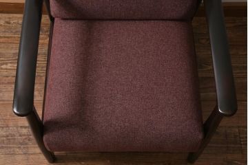 ビンテージ家具　松本民芸家具　#300型曲肘布張イス　シックな雰囲気が魅力の1人掛けソファ(1Pソファ)(R-038444)