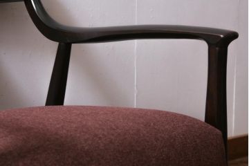 ビンテージ家具　松本民芸家具　#300型曲肘布張イス　シックな雰囲気が魅力の1人掛けソファ(1Pソファ)(R-038444)