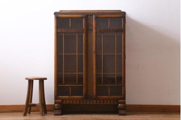 アンティーク家具　イギリスアンティーク　オーク材　上品な装飾が目を引くブックケース(本箱、収納箱、キャビネット)(R-038445)