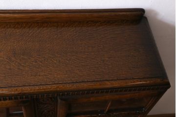 アンティーク家具　イギリスアンティーク　オーク材　上品な装飾が目を引くブックケース(本箱、収納箱、キャビネット)(R-038445)