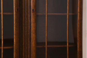 アンティーク家具　イギリスアンティーク　オーク材　上品な装飾が目を引くブックケース(本箱、収納箱、キャビネット)(R-038445)