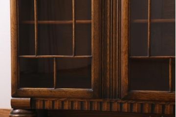 アンティーク家具　イギリスアンティーク　オーク材　上品な装飾が目を引くブックケース(本箱、収納箱、キャビネット)(R-038445)