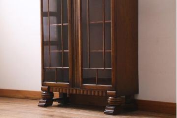 アンティーク家具　イギリスアンティーク　オーク材　上品な装飾が目を引くブックケース(本箱、収納箱、キャビネット)(R-038445)