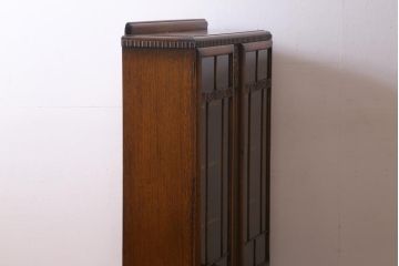 アンティーク家具　イギリスアンティーク　オーク材　上品な装飾が目を引くブックケース(本箱、収納箱、キャビネット)(R-038445)