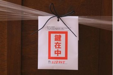 アンティーク家具　イギリスアンティーク　オーク材　上品な装飾が目を引くブックケース(本箱、収納箱、キャビネット)(R-038445)