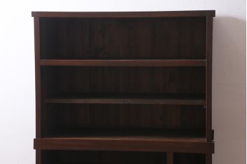 アンティーク家具　和製アンティーク　前面ケヤキ材　四尺　モールガラスと兜の金具が目を引く重ね水屋箪笥(食器棚、収納棚)(R-038446)