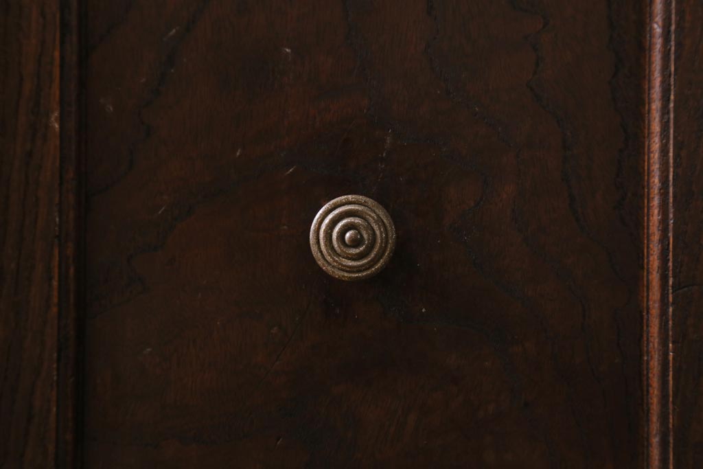 アンティーク家具　和製アンティーク　前面ケヤキ材　四尺　モールガラスと兜の金具が目を引く重ね水屋箪笥(食器棚、収納棚)(R-038446)