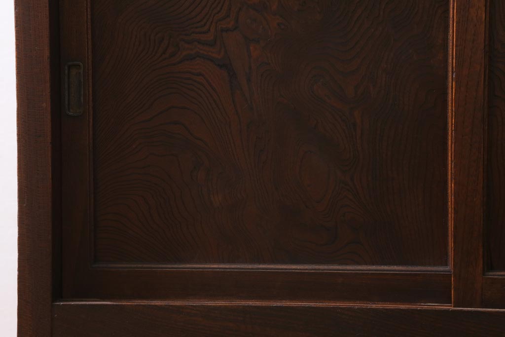 アンティーク家具　和製アンティーク　前面ケヤキ材　四尺　モールガラスと兜の金具が目を引く重ね水屋箪笥(食器棚、収納棚)(R-038446)