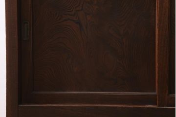 アンティーク家具　和製アンティーク　前面ケヤキ材　四尺　モールガラスと兜の金具が目を引く重ね水屋箪笥(食器棚、収納棚)(R-038446)