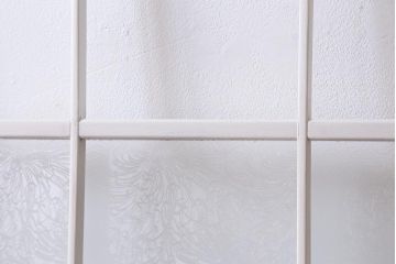 ヴィンテージ建具　ペイント　繊細な花の模様が印象的なガラス戸2枚セット(引き戸、建具、ビンテージ)(R-038451)