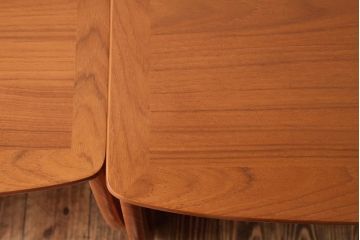 ビンテージ家具　イギリスビンテージ　チーク材　Nathan(ネイサン)社　珍しいデザインのネストテーブル(サイドテーブル)(R-038453)