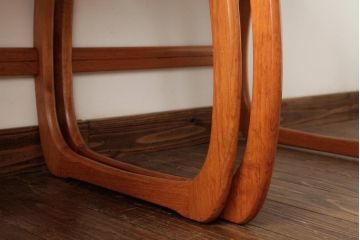 ビンテージ家具　イギリスビンテージ　チーク材　Nathan(ネイサン)社　珍しいデザインのネストテーブル(サイドテーブル)(R-038453)