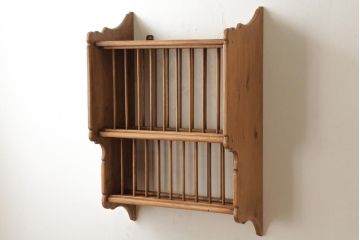 アンティーク家具　フランスアンティーク　パイン材　おしゃれな壁掛けディッシュラック(皿立て、プレートラック、ウォールシェルフ、壁掛け収納棚)(R-038458)