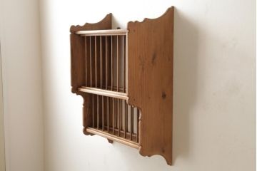 アンティーク家具　フランスアンティーク　パイン材　おしゃれな壁掛けディッシュラック(皿立て、プレートラック、ウォールシェルフ、壁掛け収納棚)(R-038458)