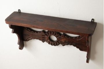 ヴィンテージ家具　フランスビンテージ　フックが斜めに付いたおしゃれな木製ウォールラック(壁掛け飾り棚、ウォールシェルフ、ウッドシェルフ、木製ラック)(R-038459)