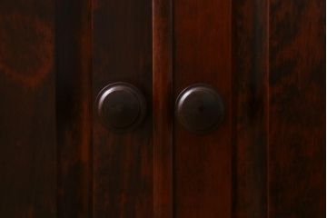 中古　神居民芸家具　樺材　洗練された佇まいが魅力のローボード(サイドボード、テレビボード、収納棚)(R-038463)