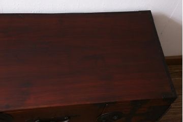 アンティーク家具　大正期　前面ケヤキ材　漆塗り　鶴と亀の意匠が目を惹く二本松箪笥ローボード(時代箪笥、ローチェスト、引き出し)(R-038464)