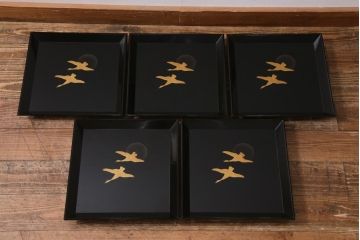 和製アンティーク　アンティーク雑貨　和の風情漂う蒔絵木製お盆5枚セット(お膳、トレー)(R-038466)