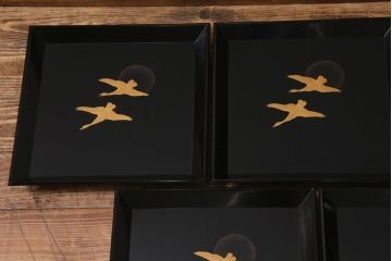 和製アンティーク　アンティーク雑貨　和の風情漂う蒔絵木製お盆5枚セット(お膳、トレー)(R-038466)