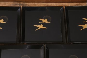 和製アンティーク　アンティーク雑貨　和の風情漂う蒔絵木製お盆5枚セット(お膳、トレー)(R-038466)