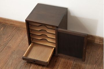 アンティーク家具　昭和初期　ナラ材　和製アンティークのシックな扉付きレコードケース(収納棚)(R-038467)