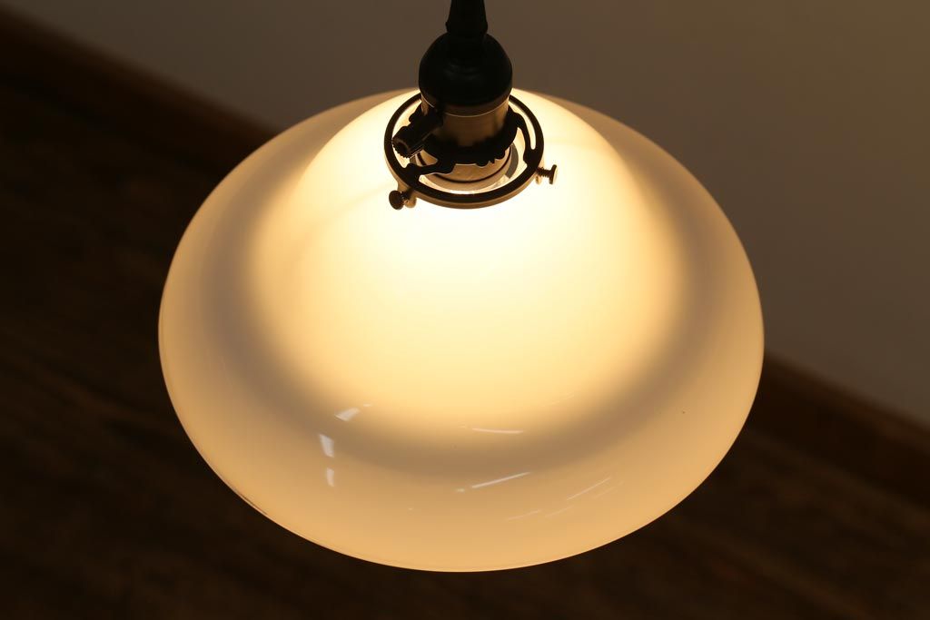 アンティーク照明　昭和中期　昭和レトロなフォルムが魅力的なペンダントライト(天井照明、電傘、吊り照明)(R-038468)