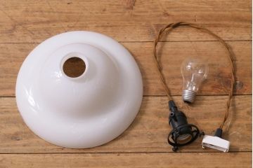 アンティーク照明　昭和中期　昭和レトロなフォルムが魅力的なペンダントライト(天井照明、電傘、吊り照明)(R-038468)