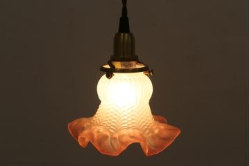 ヴィンテージ照明　フランスビンテージ　淡いピンクのフリルシェードが可愛らしいペンダントライト(天井照明、吊り下げ照明)(R-038477)