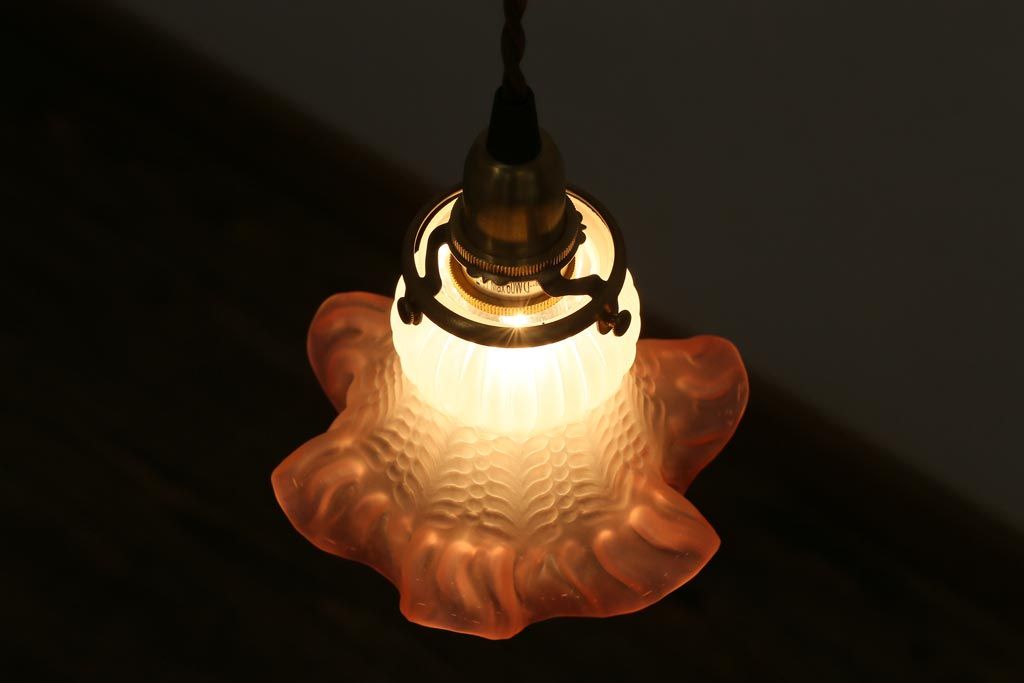 ヴィンテージ照明　フランスビンテージ　淡いピンクのフリルシェードが可愛らしいペンダントライト(天井照明、吊り下げ照明)(R-038477)