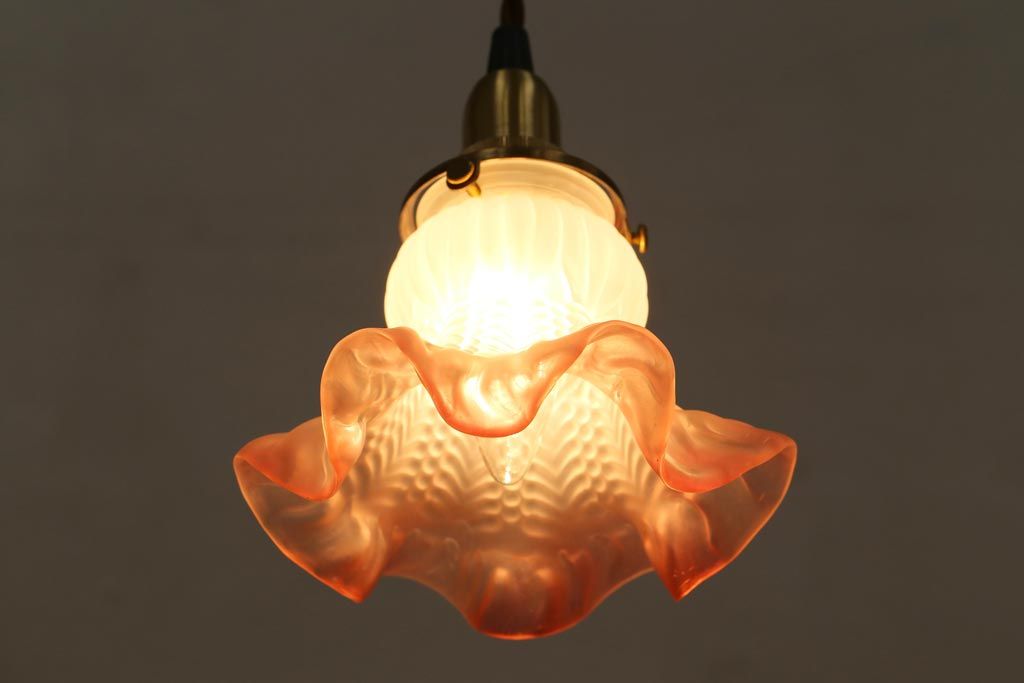 ヴィンテージ照明　フランスビンテージ　淡いピンクのフリルシェードが可愛らしいペンダントライト(天井照明、吊り下げ照明)(R-038477)