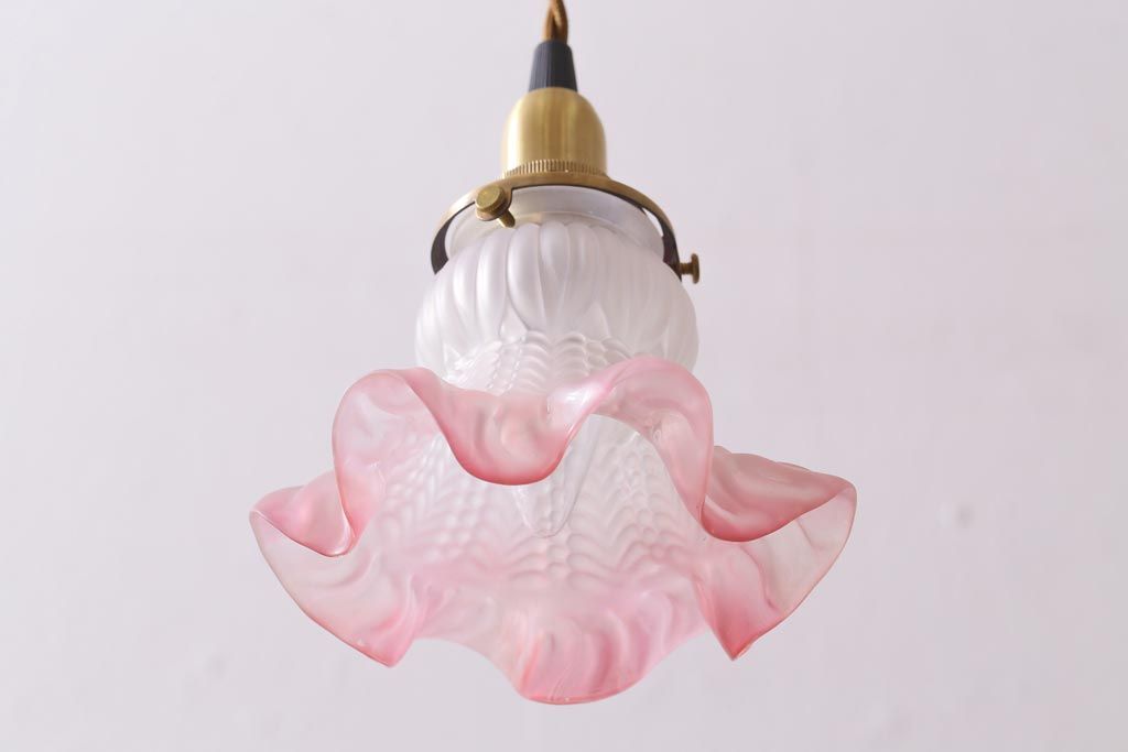 ヴィンテージ照明　フランスビンテージ　淡いピンクのフリルシェードが可愛らしいペンダントライト(天井照明、吊り下げ照明)(R-038477)