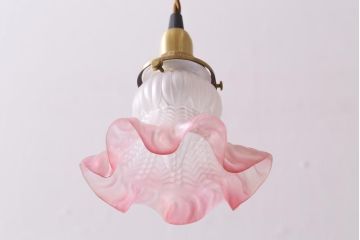 ヴィンテージ照明　フランスビンテージ　淡いピンクのフリルシェードが可愛らしいペンダントライト(天井照明、吊り下げ照明)(R-038477)
