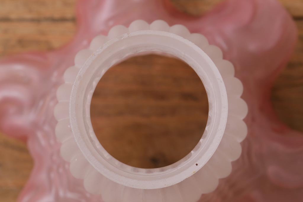 ヴィンテージ照明　フランスビンテージ　淡いピンクのフリルシェードが可愛らしいペンダントライト(天井照明、吊り下げ照明)(R-038477)