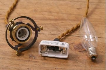 ヴィンテージ照明　フランスビンテージ　淡いピンクのフリルシェードが可愛らしいペンダントライト(天井照明、吊り下げ照明)(R-038477)