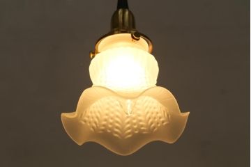 ヴィンテージ照明　フランスビンテージ　乳白色のフリルシェードが素敵なペンダントライト(天井照明、吊り下げ照明)(R-038479)