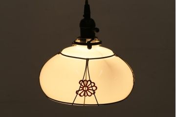 アンティーク照明　菊菱模様が目を引く小振りな吊り下げ照明(天井照明、ペンダントライト、電笠)(R-038481)