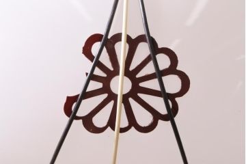 アンティーク照明　菊菱模様が目を引く小振りな吊り下げ照明(天井照明、ペンダントライト、電笠)(R-038481)