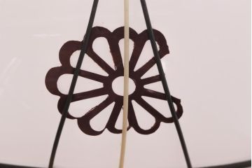 アンティーク照明　菊菱模様が目を引く小振りな吊り下げ照明(天井照明、ペンダントライト、電笠)(R-038481)