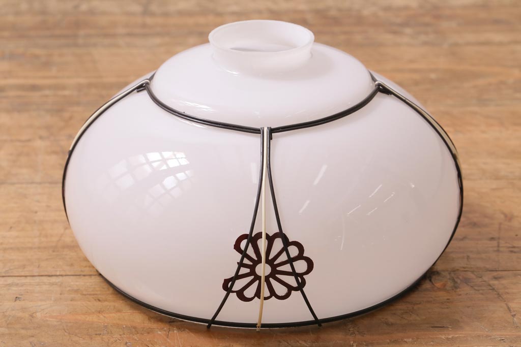 アンティーク照明　菊菱模様が目を引く小振りな吊り下げ照明(天井照明、ペンダントライト、電笠)(R-038481)