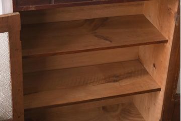 アンティーク家具　和製アンティーク　ダイヤガラス　レトロな雰囲気が味のある古い本箱(収納棚、ブックケース)(R-038483)